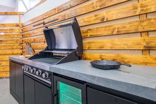 Venkovní kuchyně GrandHall s grilem Maxim G5 a s dřezem, vinotékou a skříňkou, 352cm