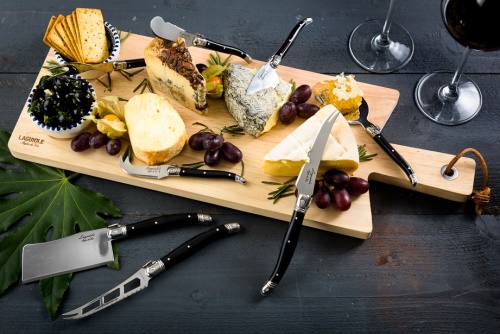 LAGUIOLE Premium nože na sýr 8 ks a servírovací prkénko